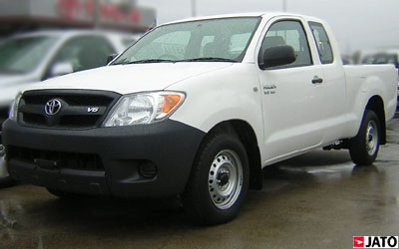 Hero image of a new Toyota HiLux SR (2005) price & specs available with CarExpert deals.