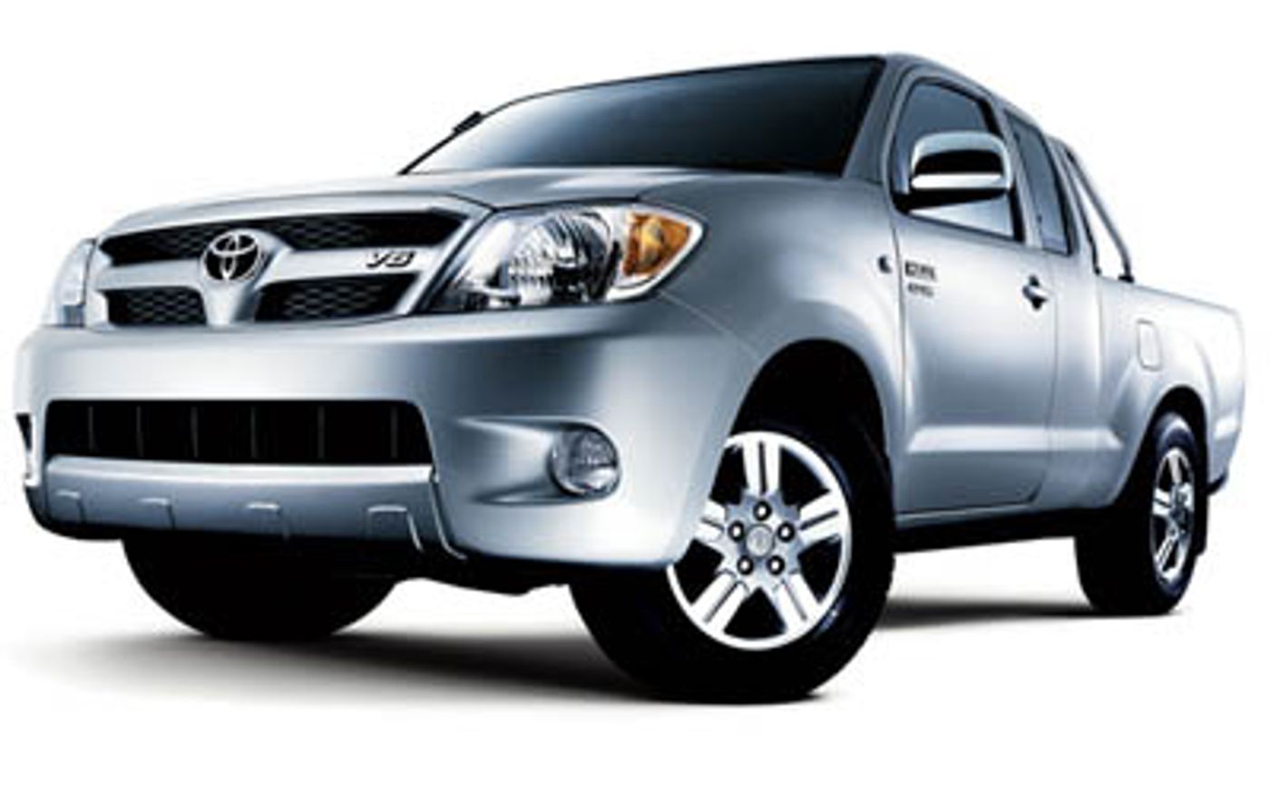 Hero image of a new Toyota HiLux SR5 (2005) price & specs available with CarExpert deals.
