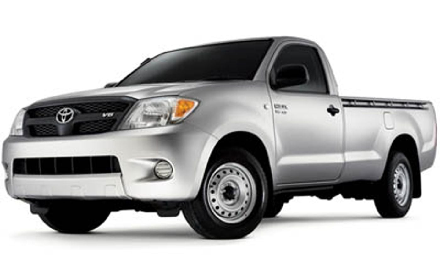 Hero image of a new Toyota HiLux SR (2005) price & specs available with CarExpert deals.
