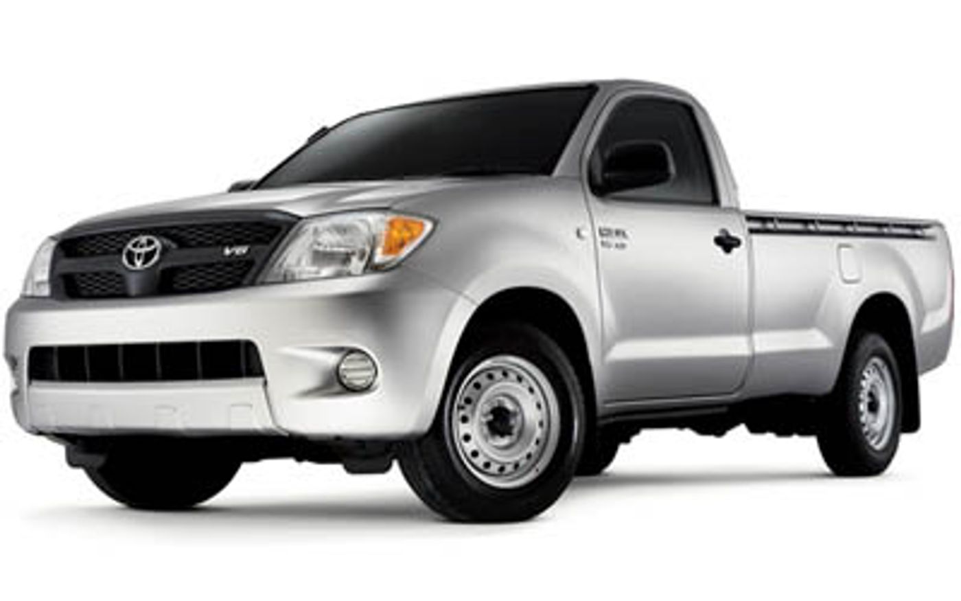 Hero image of a new Toyota HiLux SR (2005) price & specs available with CarExpert deals.
