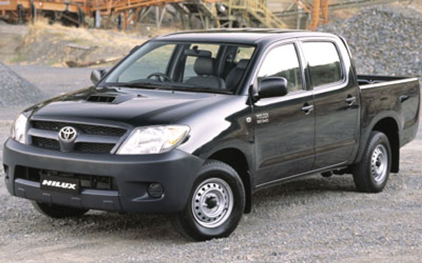 Hero image of a new Toyota HiLux SR5 (2005) price & specs available with CarExpert deals.