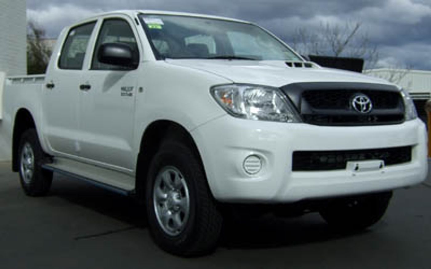 Hero image of a new Toyota HiLux SR (2008) price & specs available with CarExpert deals.