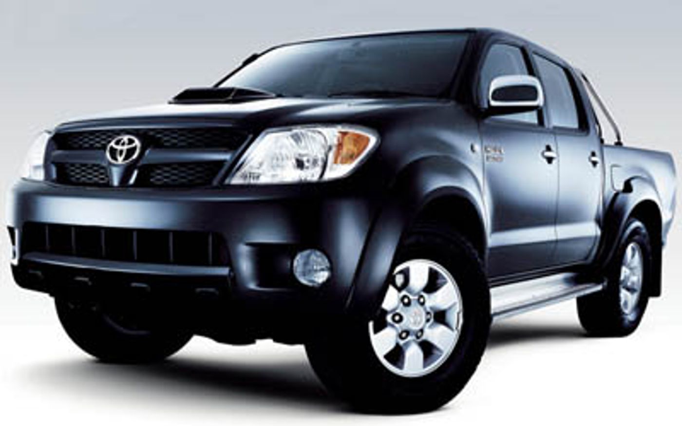 Hero image of a new Toyota HiLux SR5 (2005) price & specs available with CarExpert deals.