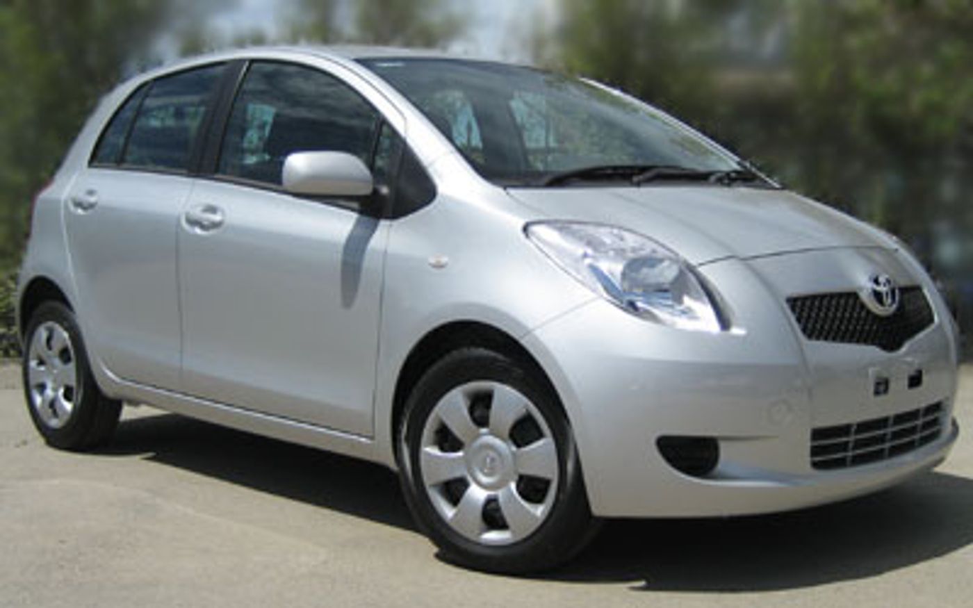 Hero image of a new Toyota Yaris YRS (2005) price & specs available with CarExpert deals.