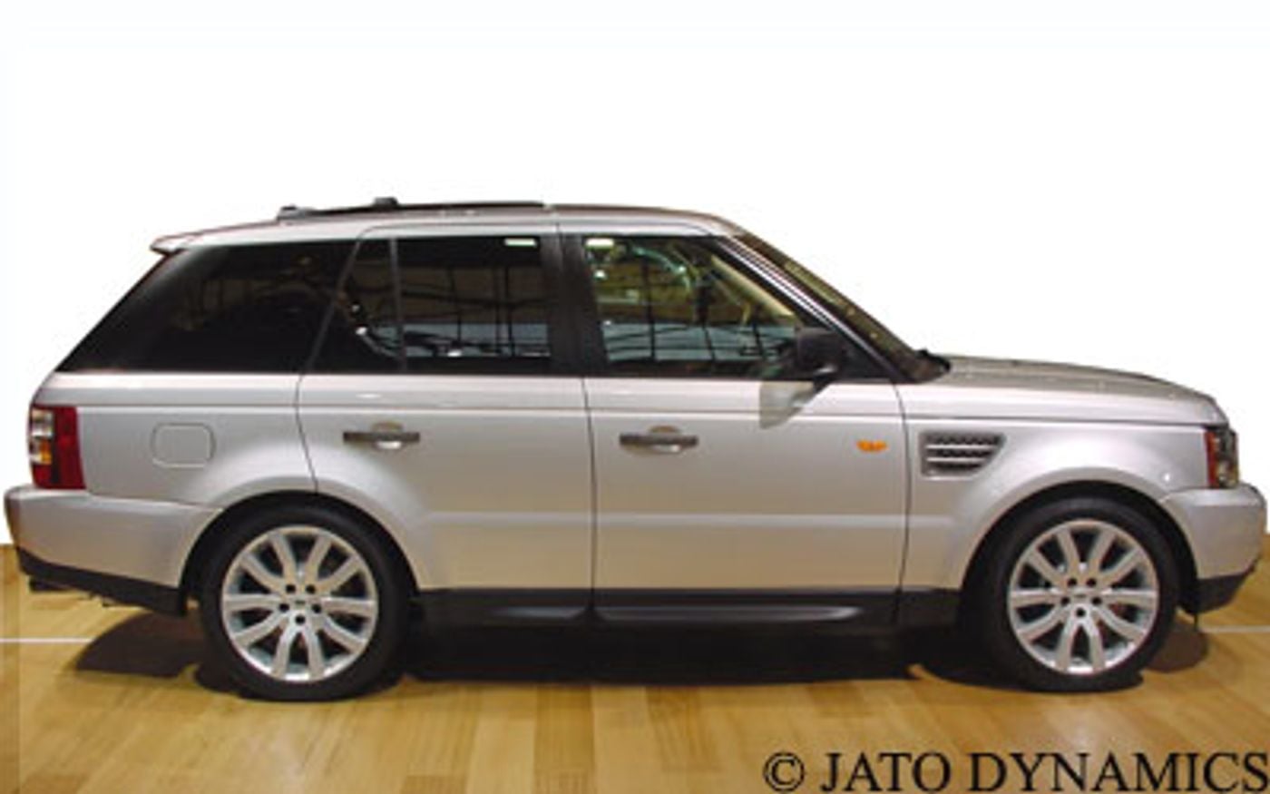 Hero image of a new Range Rover Sport Base (2006) price & specs available with CarExpert deals.