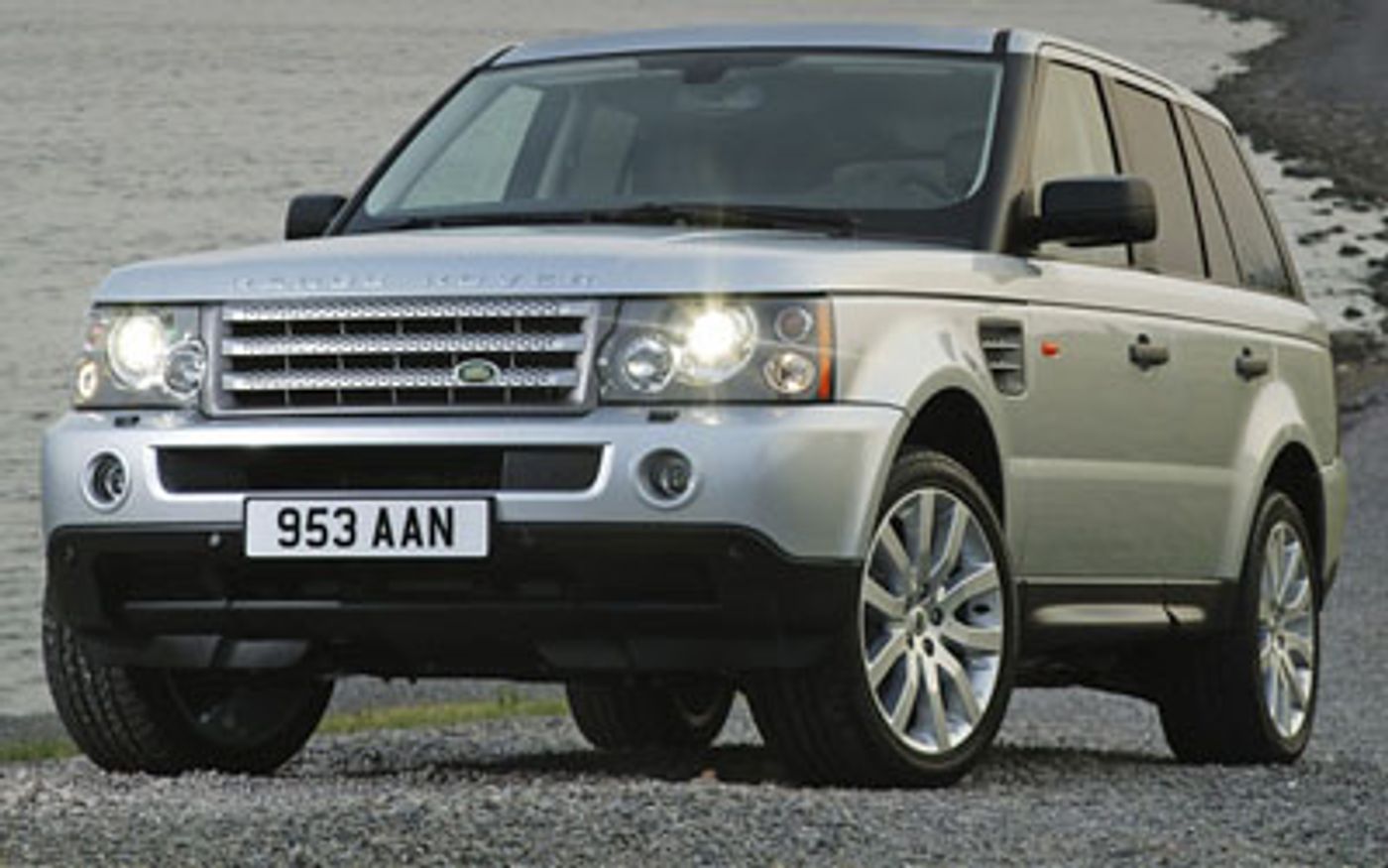 Hero image of a new Range Rover Sport V8 Supercharged (2008) price & specs available with CarExpert deals.