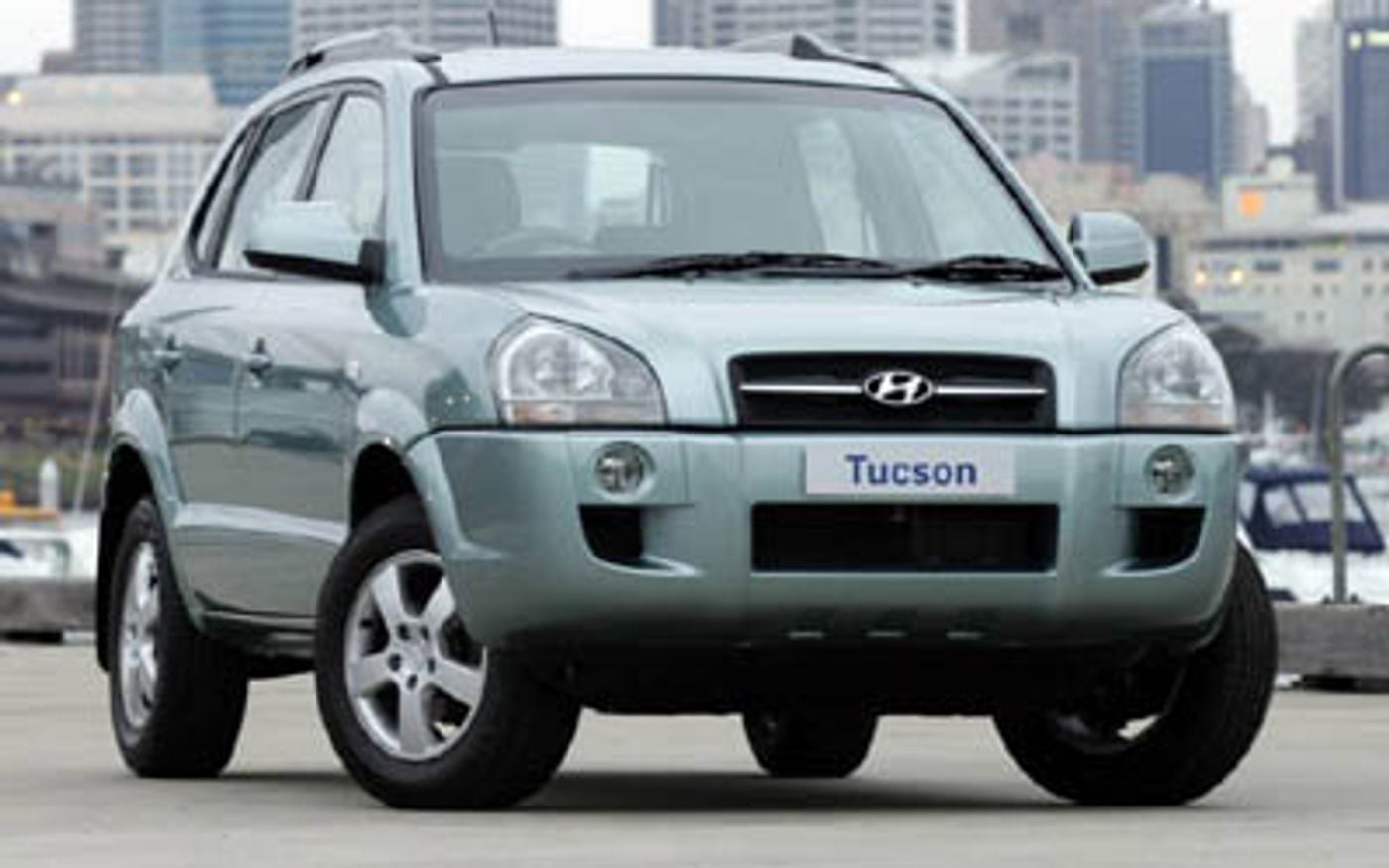 Hero image of a new Hyundai Tucson Base (2006) price & specs available with CarExpert deals.