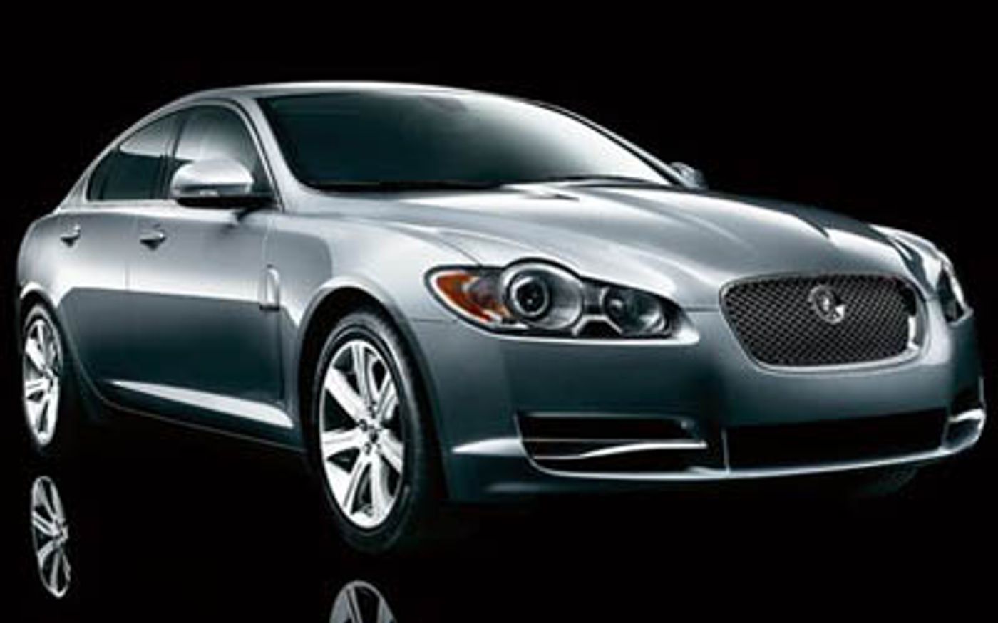 Hero image of a new Jaguar XF Luxury (2010) price & specs available with CarExpert deals.