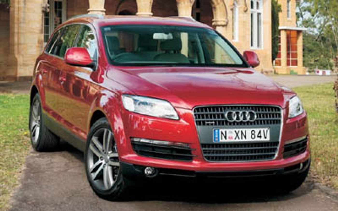 Hero image of a new Audi Q7 Base (2009) price & specs available with CarExpert deals.