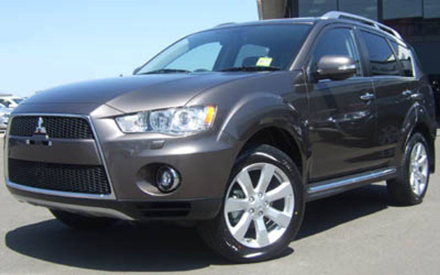 Hero image of a new Mitsubishi Outlander VR (2012) price & specs available with CarExpert deals.