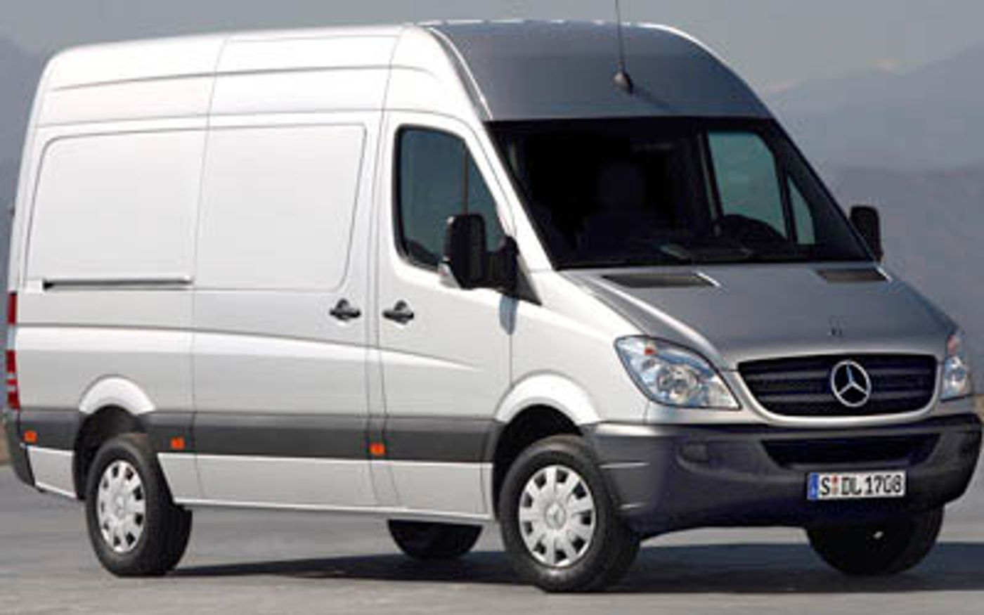 Hero image of a new Mercedes-Benz Sprinter Base (2006) price & specs available with CarExpert deals.