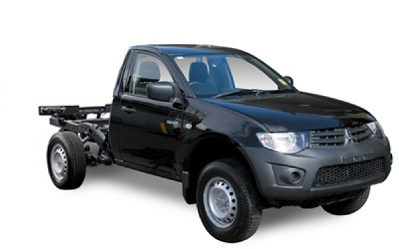 Hero image of a new Mitsubishi Triton GL (2015) price & specs available with CarExpert deals.