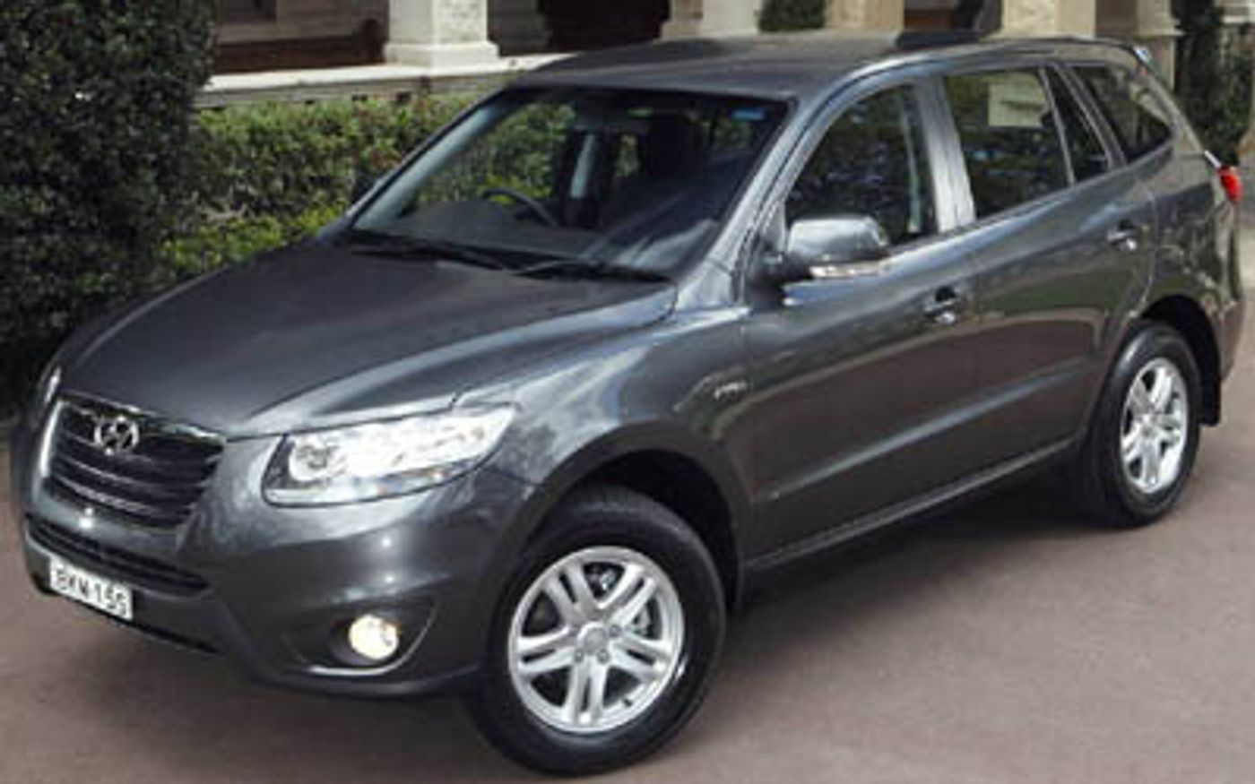 Hero image of a new Hyundai Santa Fe Highlander (2011) price & specs available with CarExpert deals.