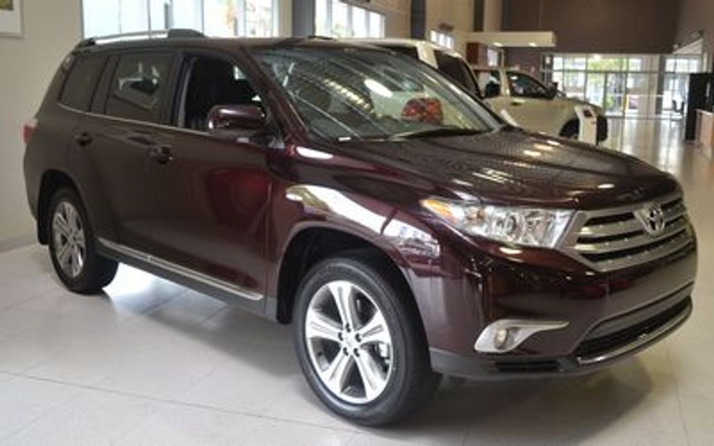 Hero image of a new Toyota Kluger Kx-S (2011) price & specs available with CarExpert deals.