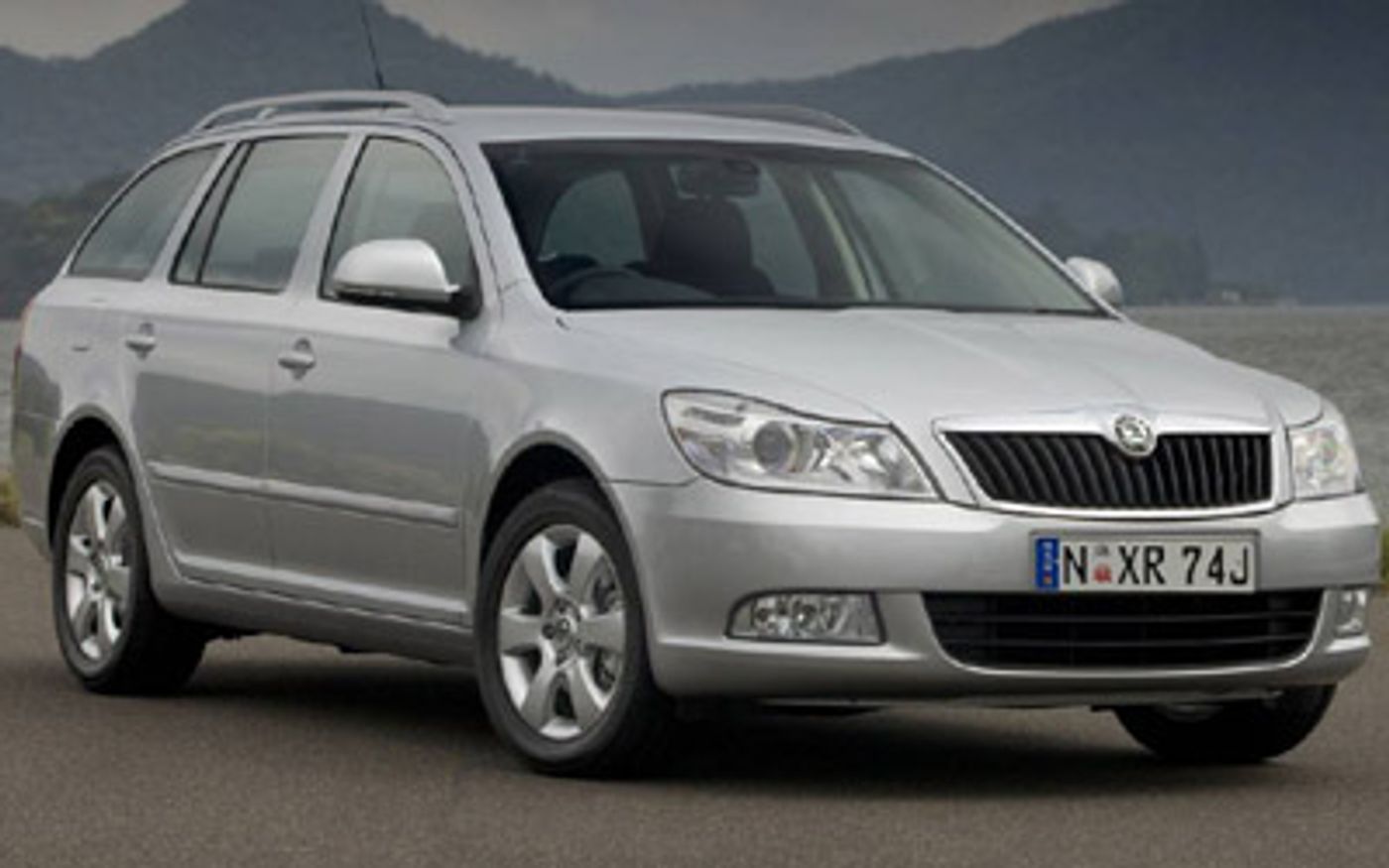 Hero image of a new Skoda Octavia Base (2010) price & specs available with CarExpert deals.