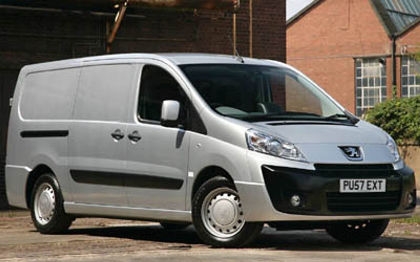 Hero image of a new Peugeot Expert Base (2010) price & specs available with CarExpert deals.