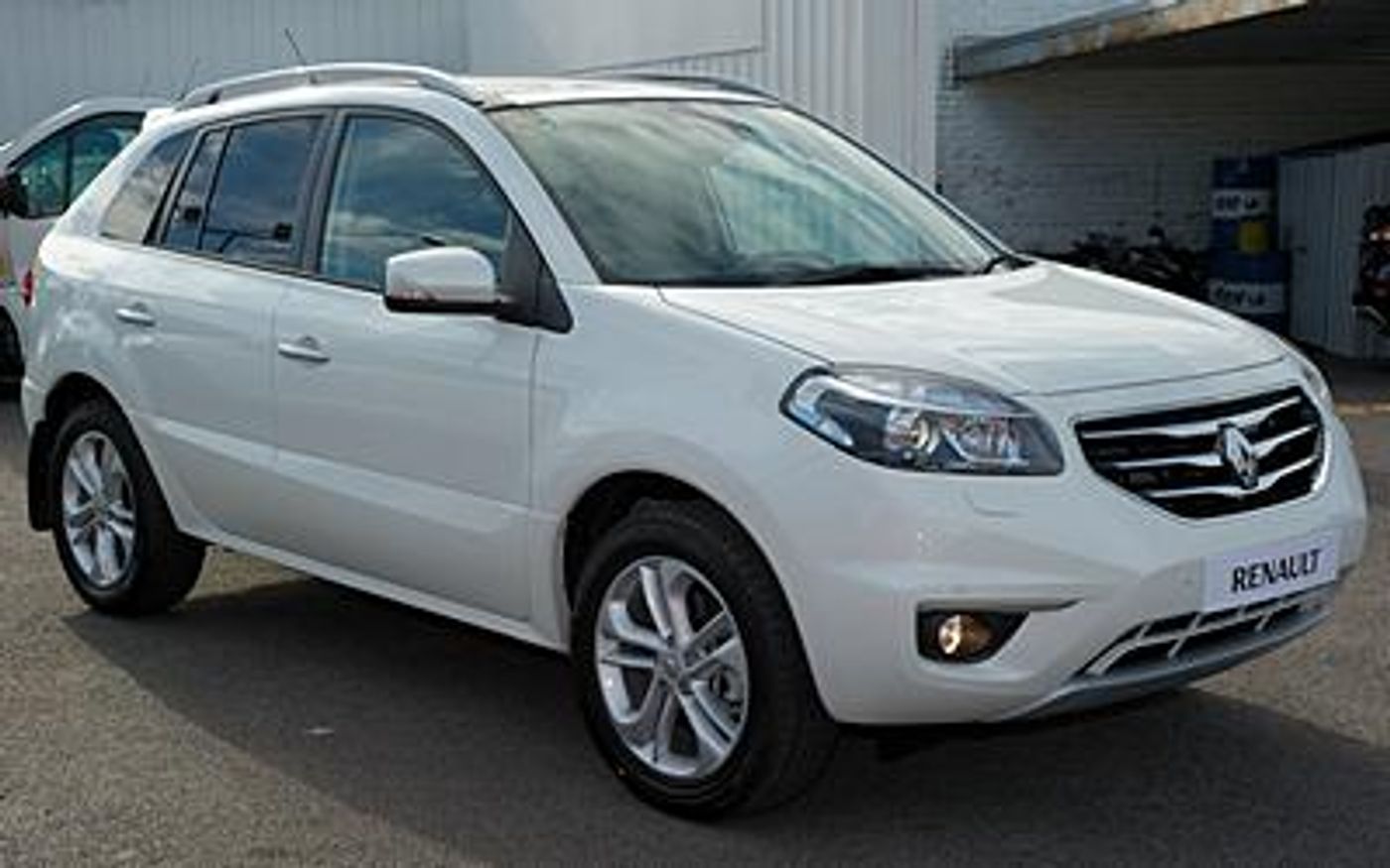 Hero image of a new Renault Koleos Dynamique (2012) price & specs available with CarExpert deals.