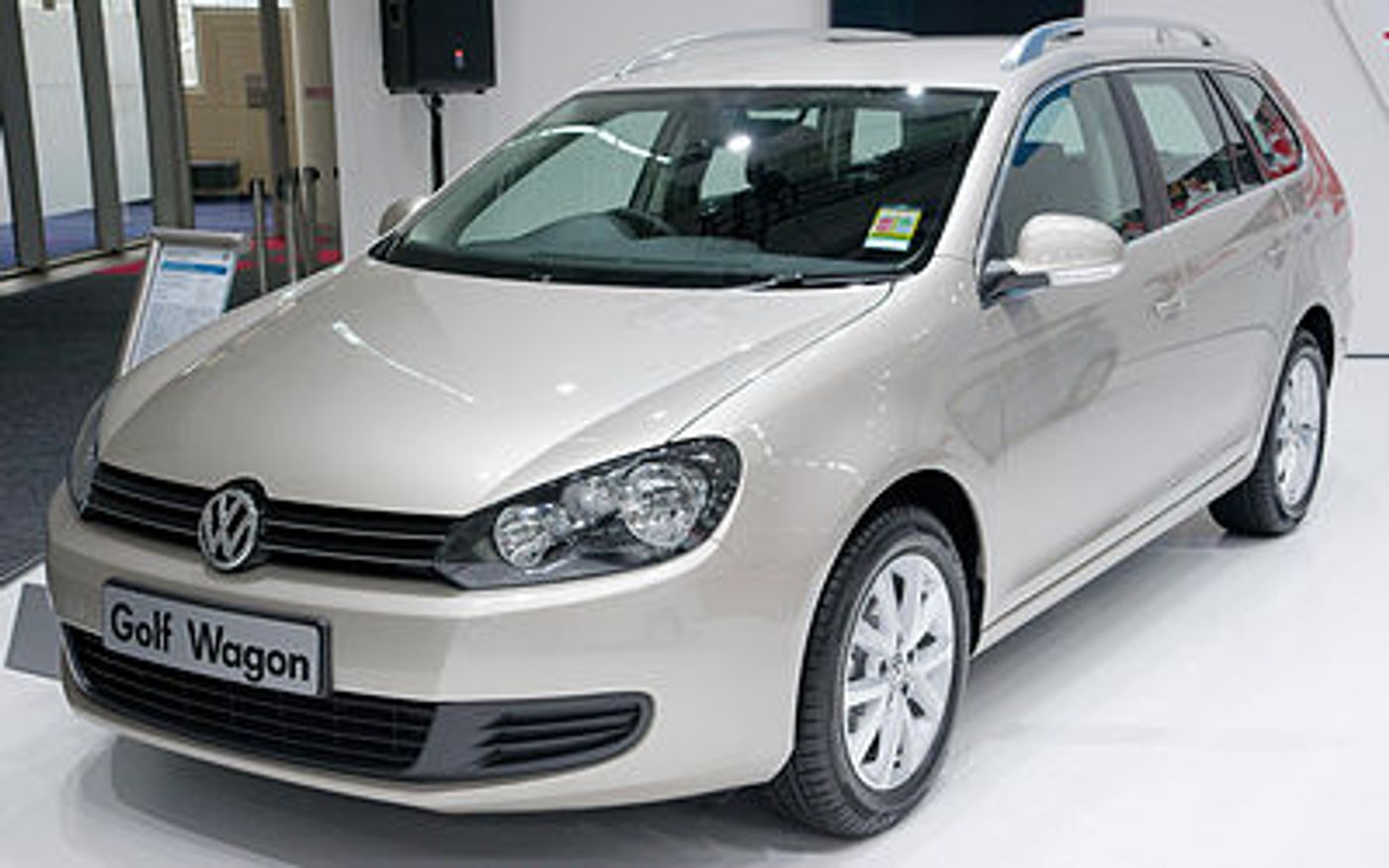 Hero image of a new Volkswagen Golf Trendline (2013) price & specs available with CarExpert deals.