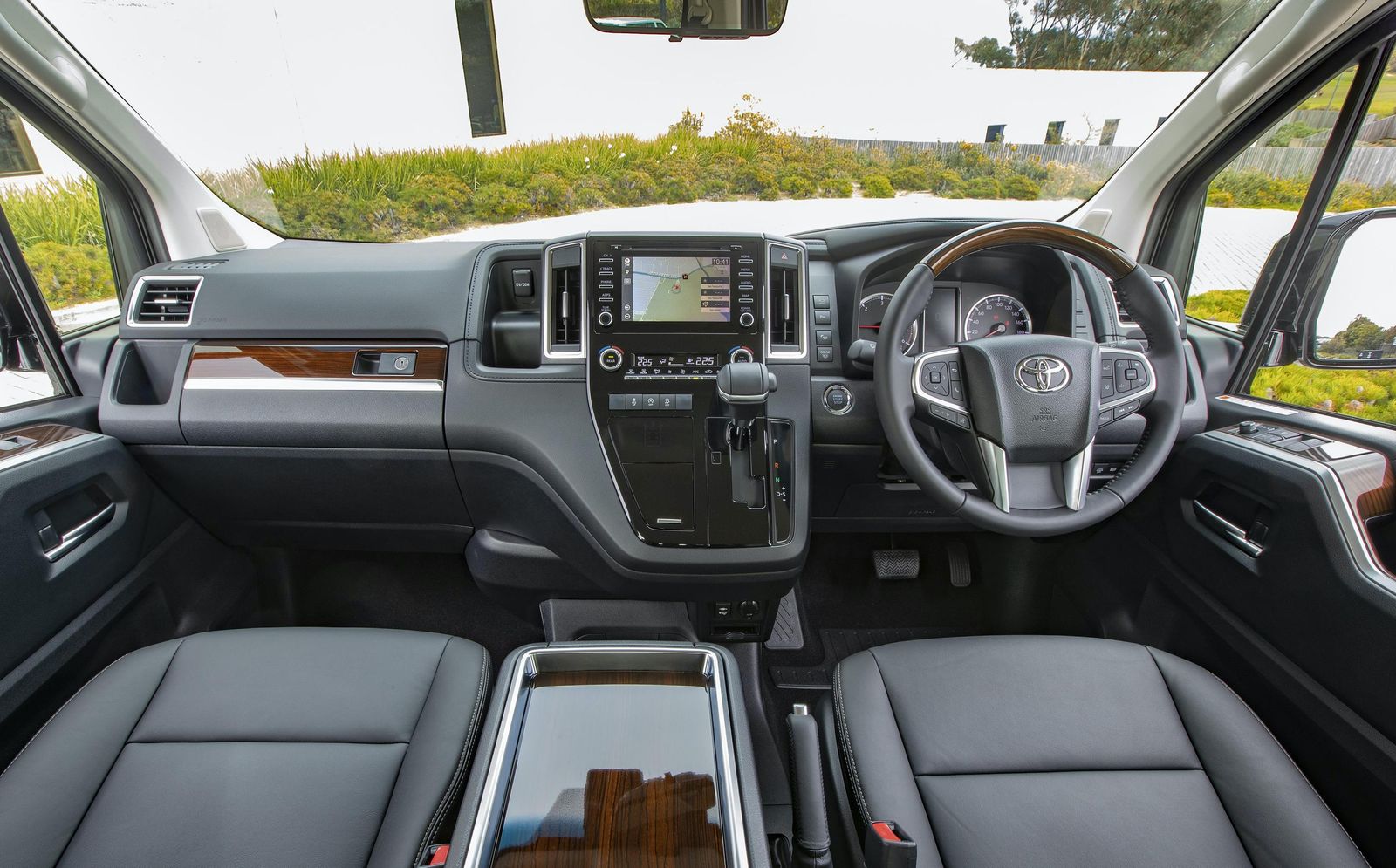 Toyota granvia 2022