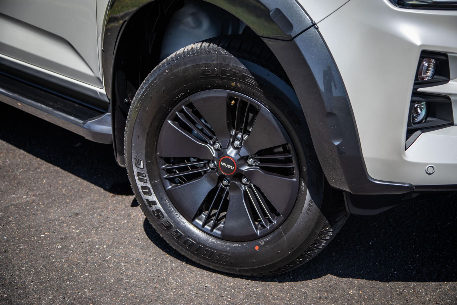 Specs comparison: 2021 Nissan Navara Pro-4X v Isuzu D-Max X-Terrain