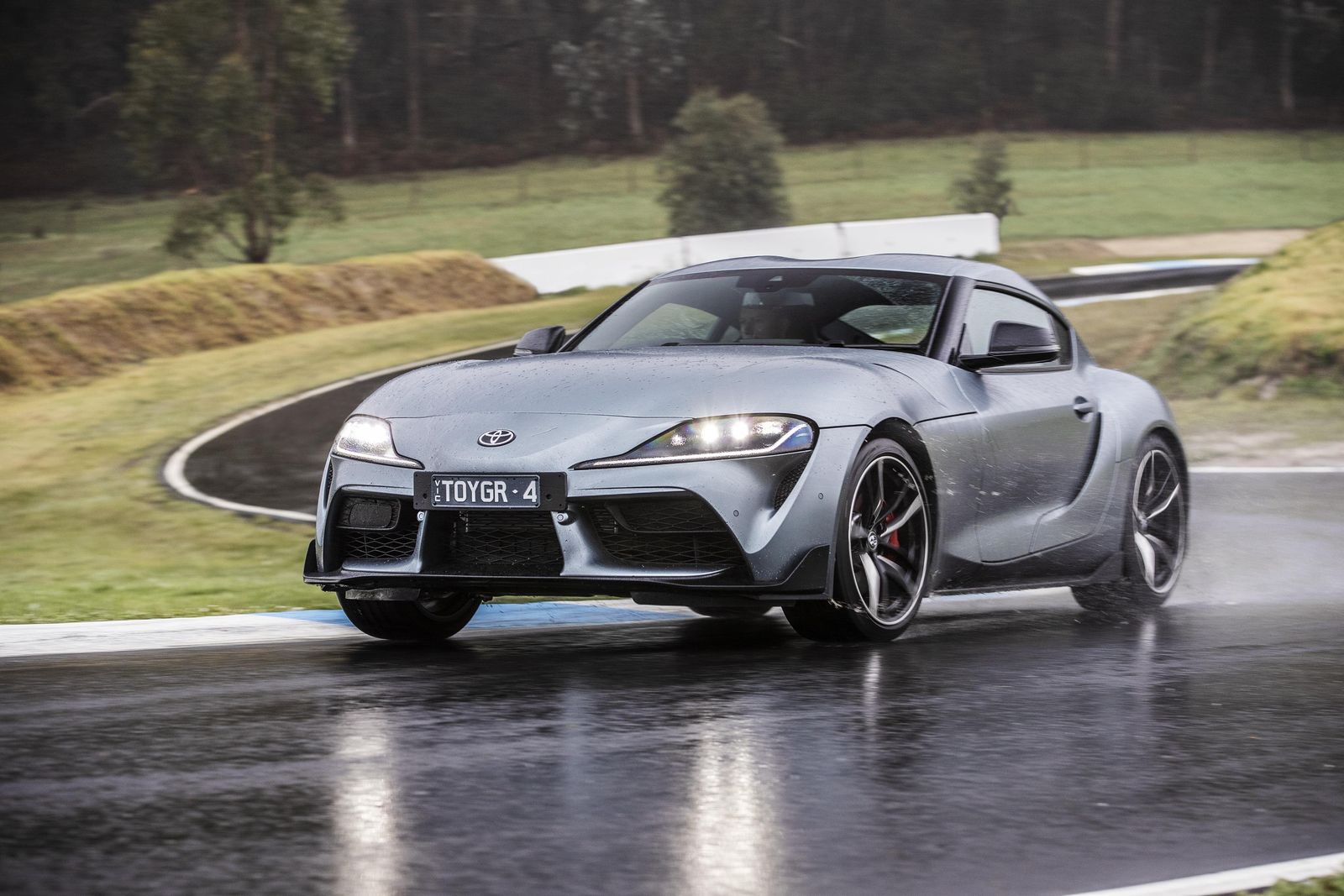 2023 Nissan Z v Toyota Supra: Spec comparison - 4TheLoveOfRides.com