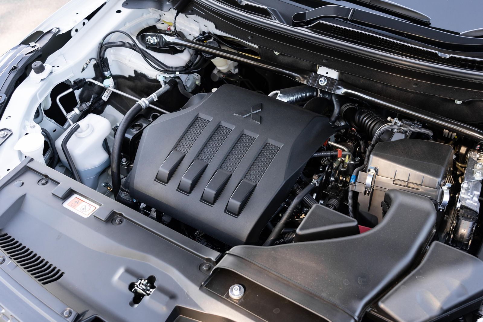 2021 Mitsubishi Eclipse Cross Aspire v Mazda CX-5 Maxx Sport comparison