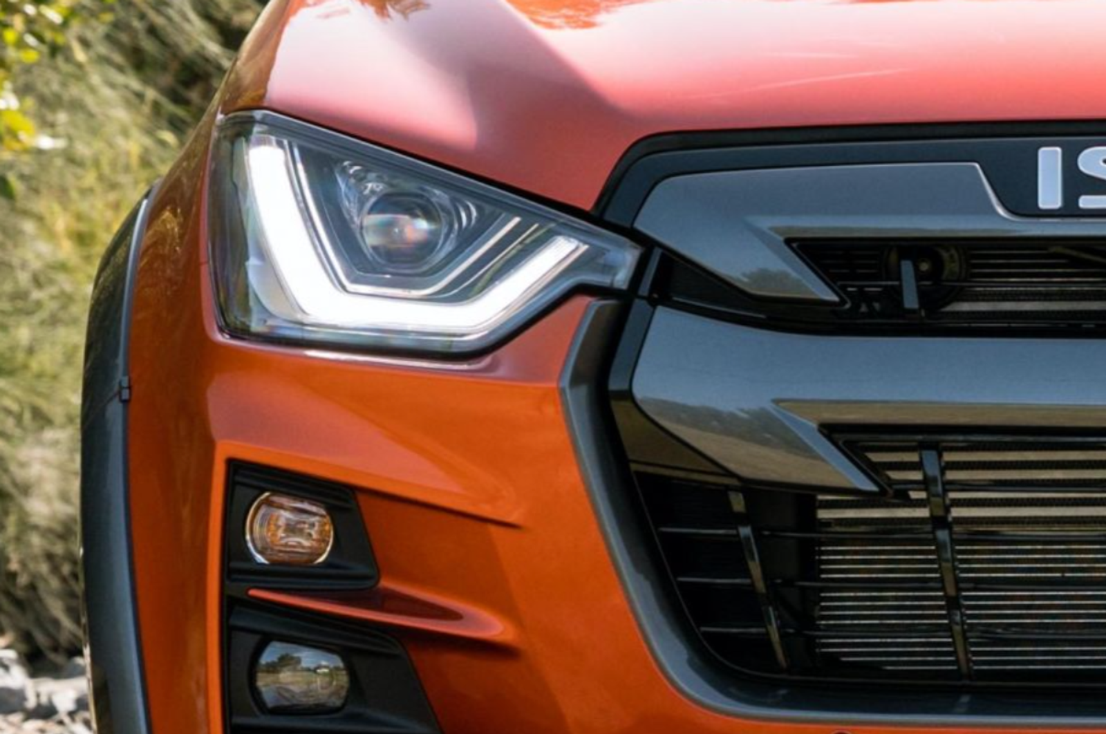 Specs comparison: 2021 Nissan Navara Pro-4X v Isuzu D-Max X-Terrain