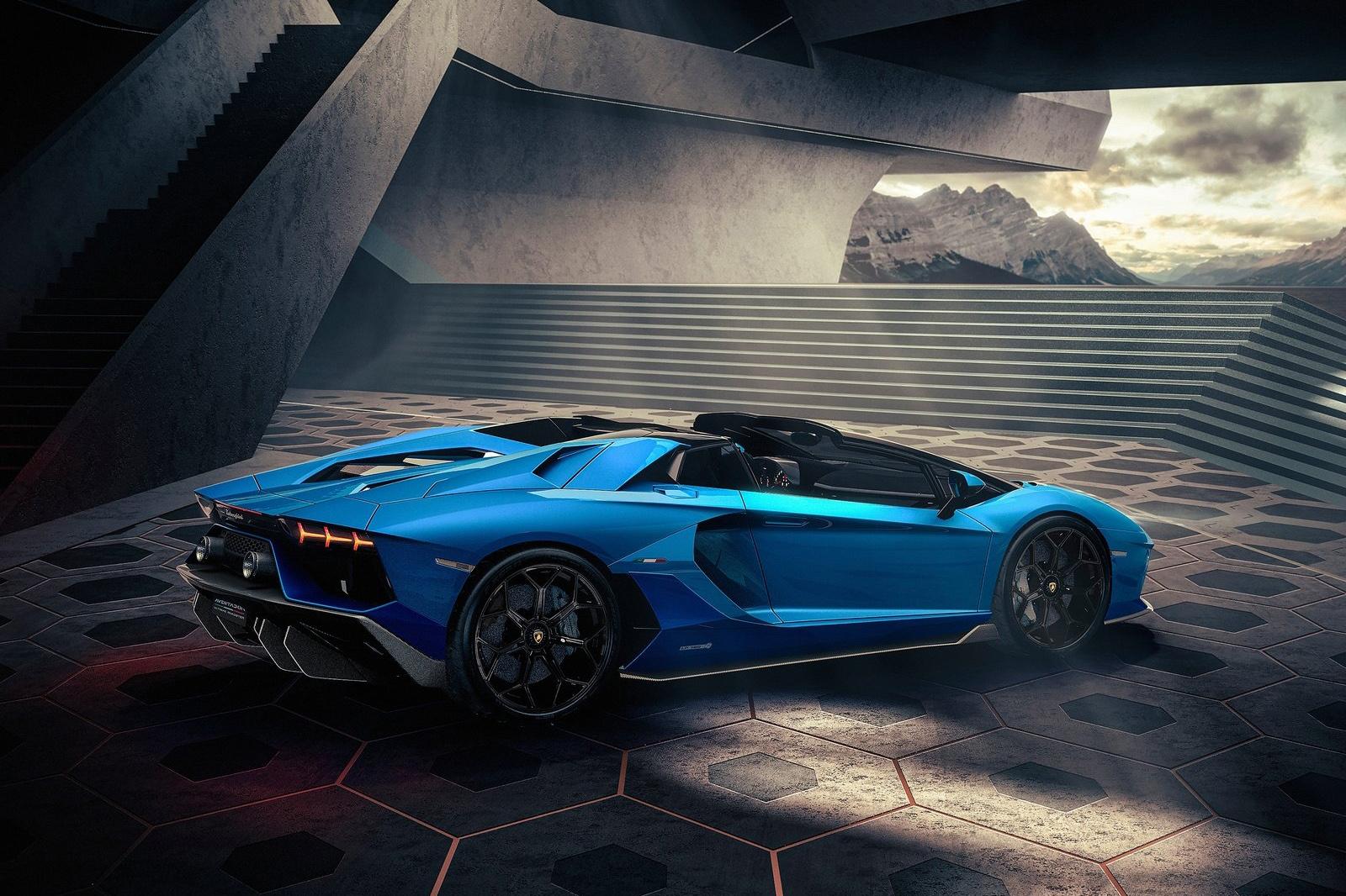 2022 Aventador Ultimae Roadster 2dr Convertible AWD