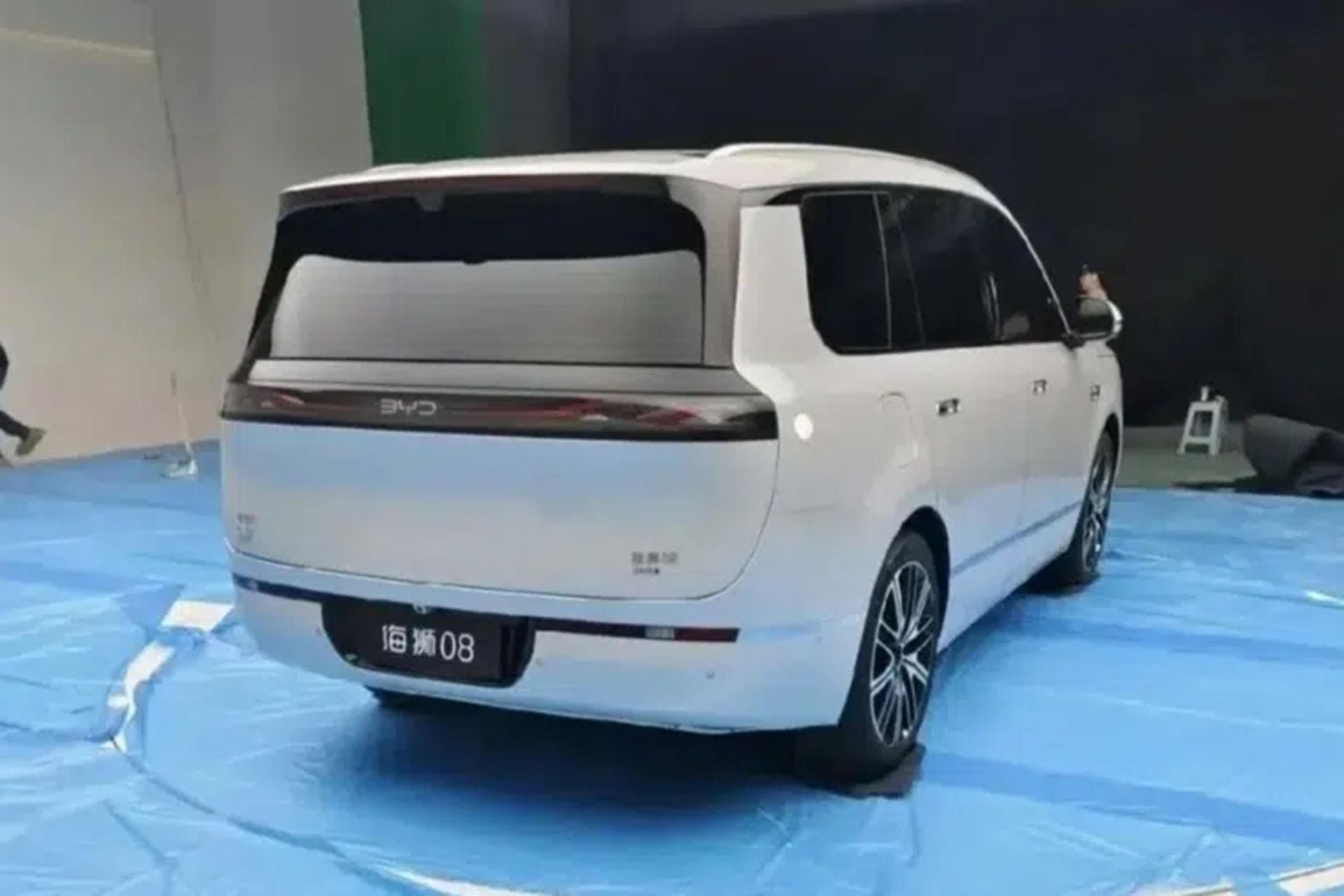 Byd Eye 2026 BYD Sealion 08 flagship SUV leaked ahead of Beijing reveal | CarExpert