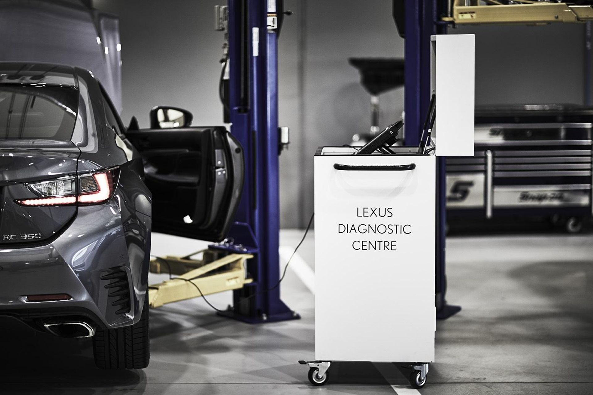 Dealership vs third-party vehicle servicing | CarExpert