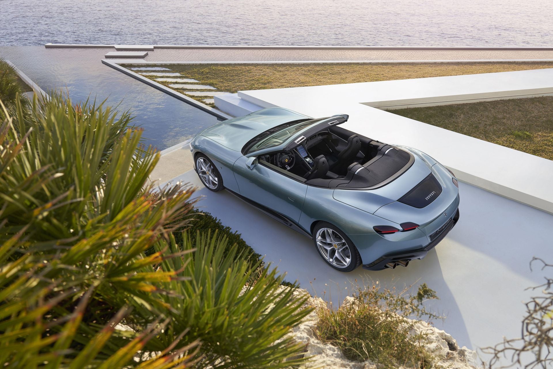 Ferrari drops the top on its Roma grand tourer | CarExpert