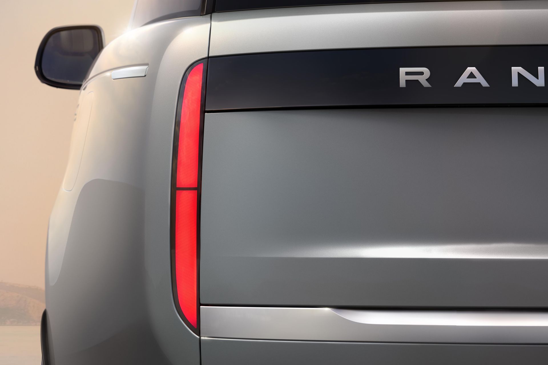Range Rover Recipt Electric Range Rovers are hitting the road as waiting lists open ...