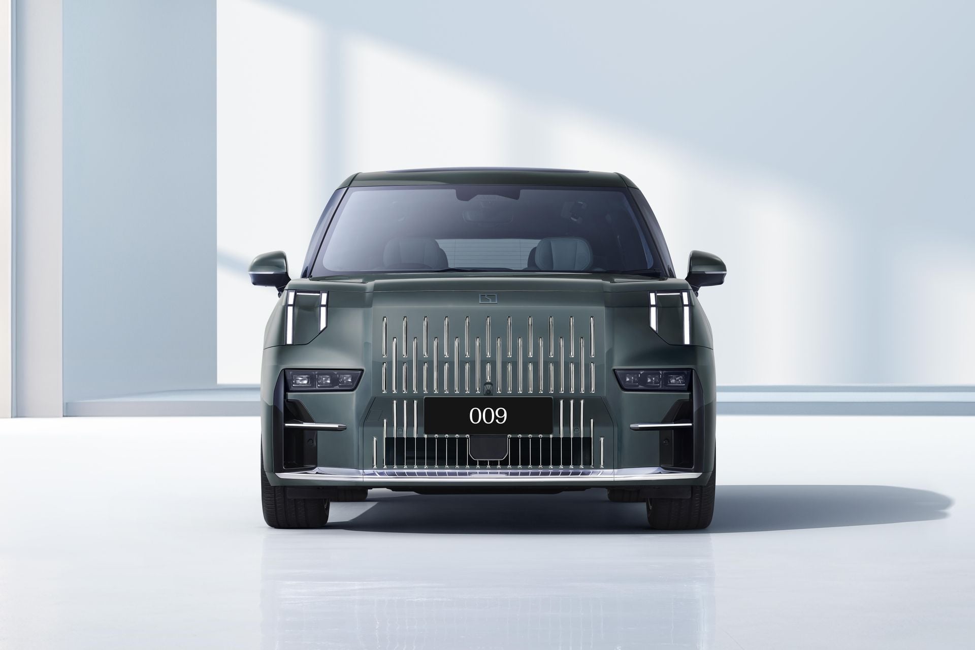 2025 Zeekr 009 price and specs: Luxury EV people mover starts at ...