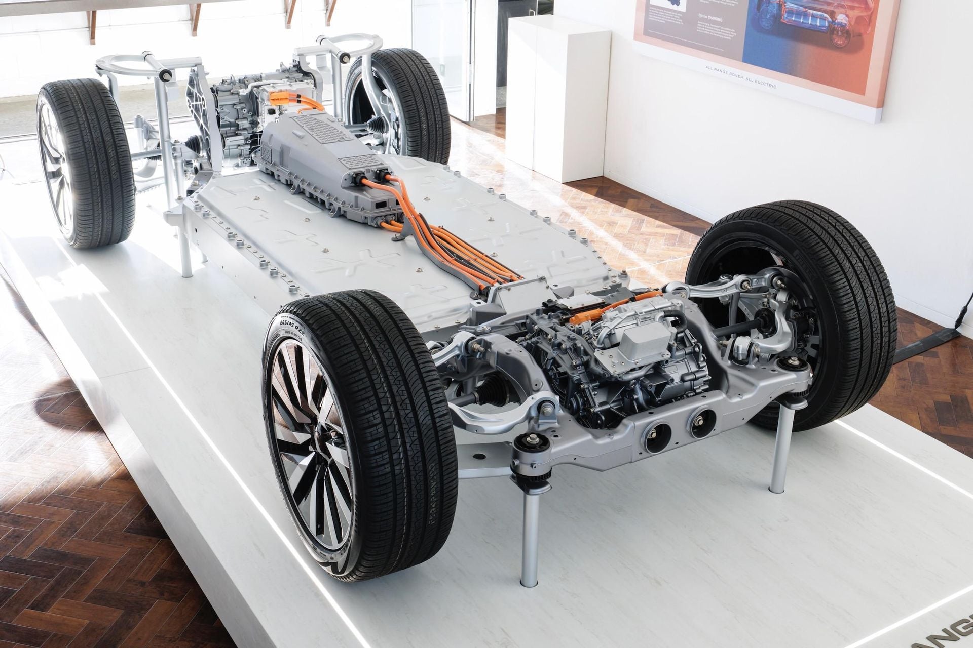 Change Rover Range Rover Electric: “Don't change it, just make it better