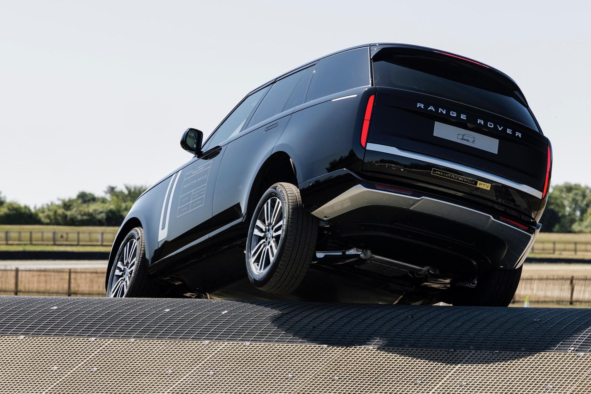 Change Rover Range Rover Electric: “Don't change it, just make it better