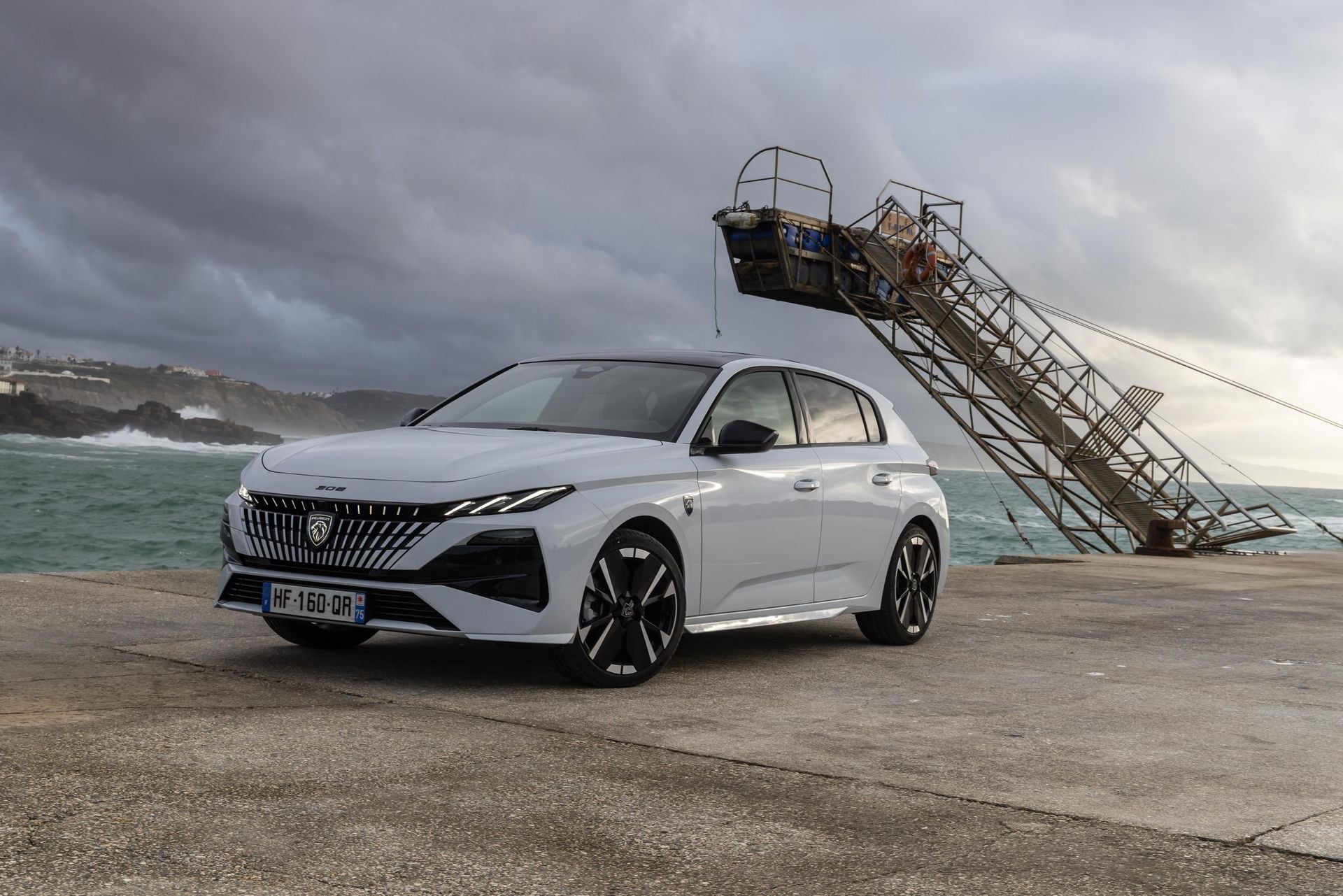 Spannende Peugeot 308 Hybrid Bilder