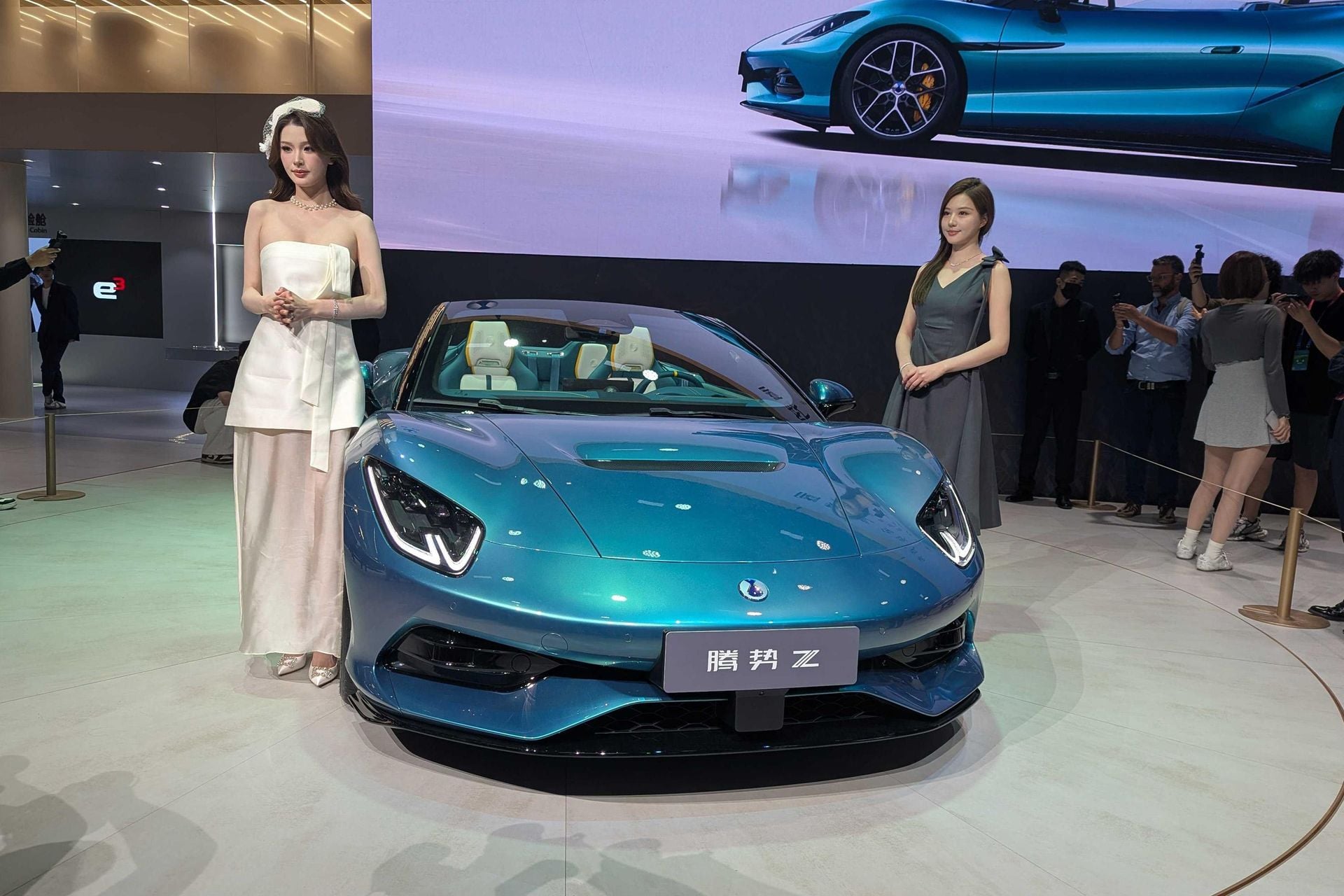 2026 BYD Denza Z Convertible steps out as 1000hp Porsche 911