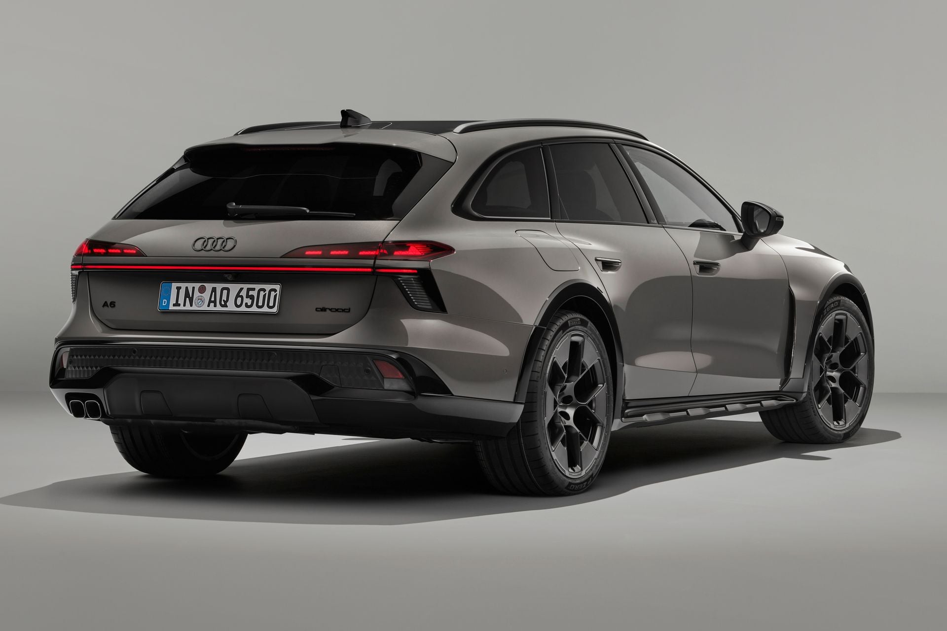 Audi A6 allroad C9, вид сзади три четверти