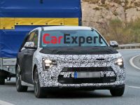 2022 Kia Niro spied with less camouflage