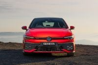 Volkswagen Golf to keep petrol power – report