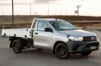 Toyota HiLux SR (4x4)