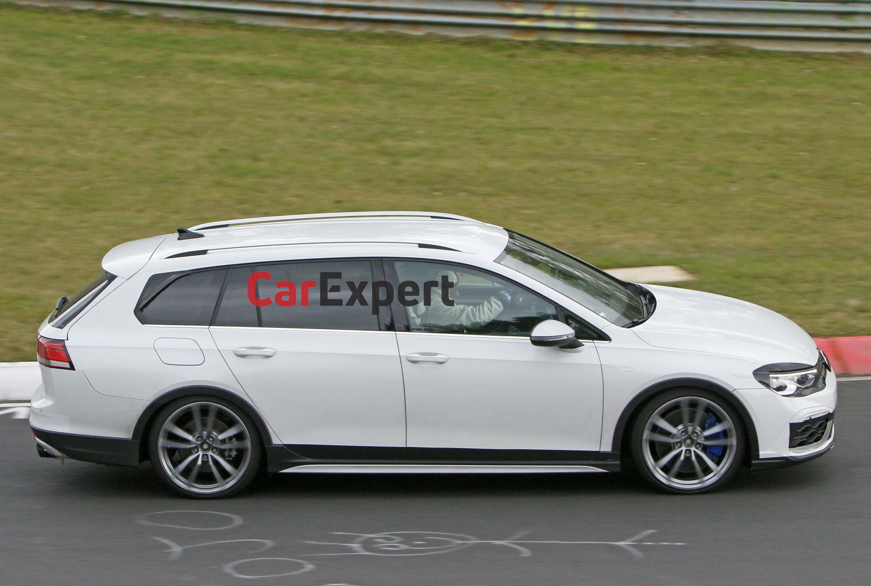 2021 Volkswagen Golf R Wagon spied, hatch and wagon here 2022 | CarExpert