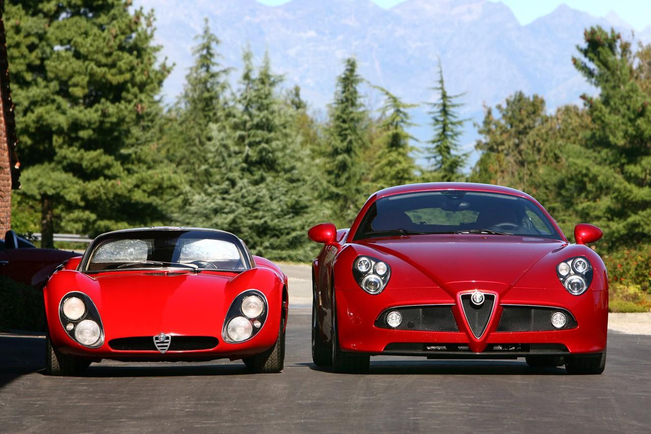 4-Alfa-Romeo-33-Stradale-VS-Alfa-Romeo-8C-Competizione.jpg