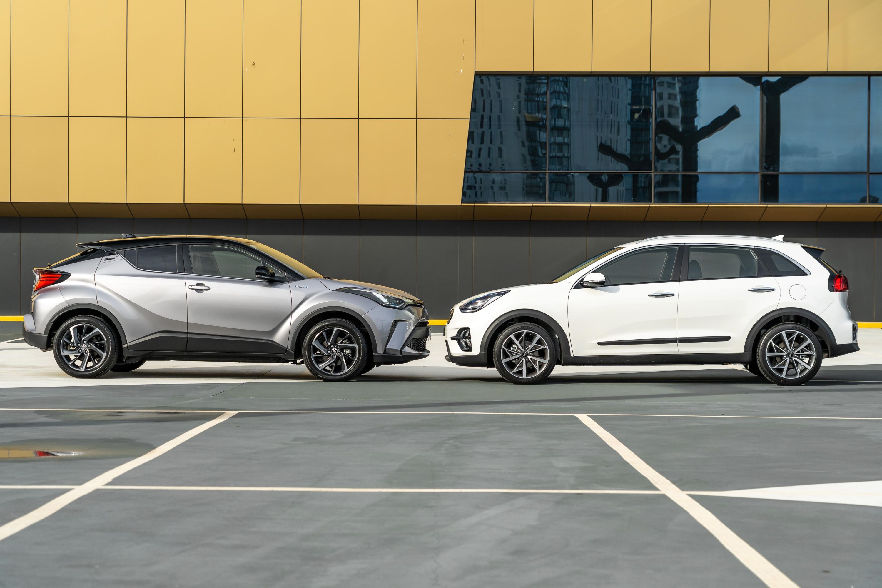 Discriminatie Coöperatie invoer 2021 Kia Niro Hybrid v Toyota C-HR Hybrid comparison | CarExpert