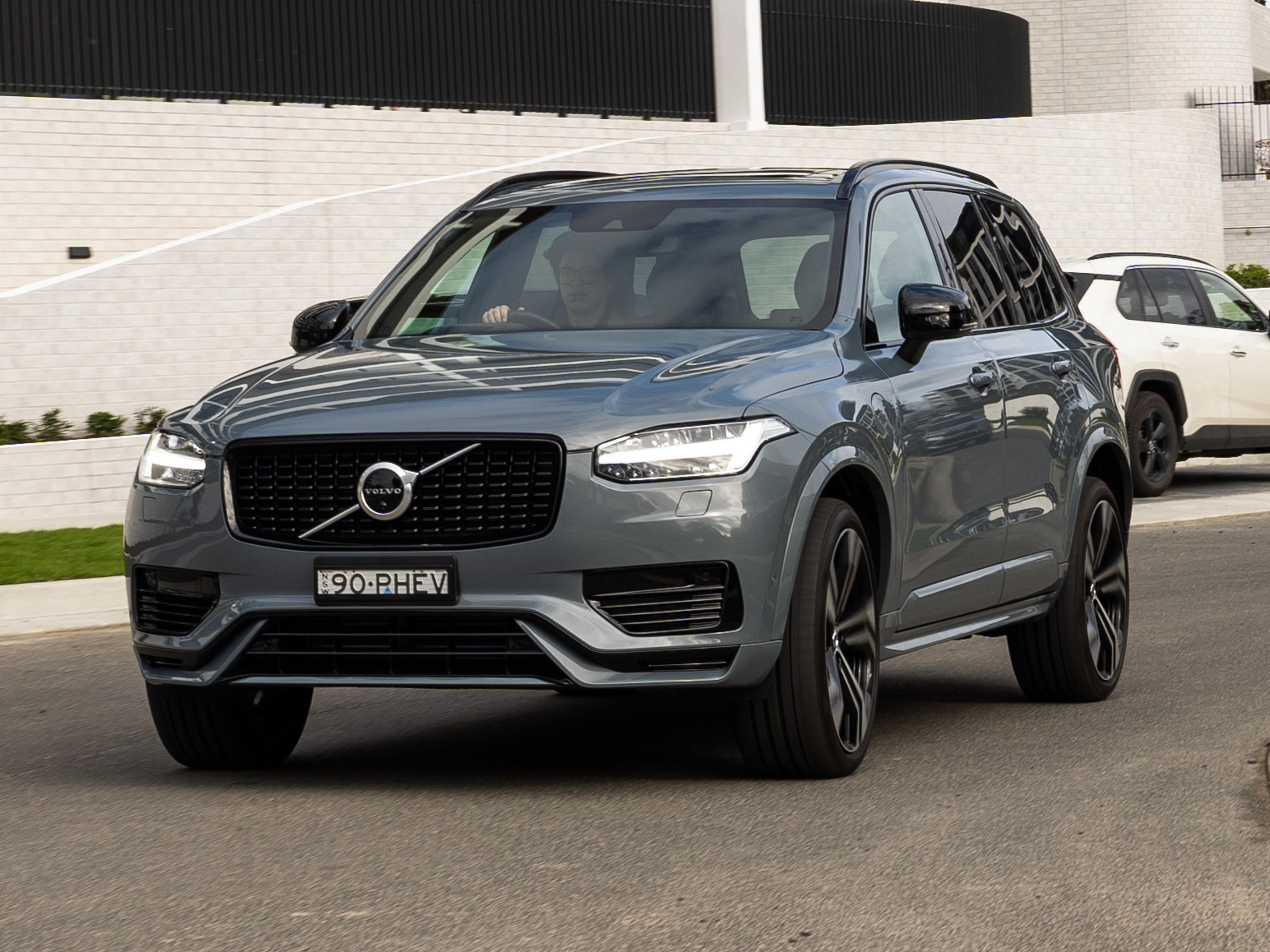 Discover 101+ images volvo xc90 recharge electric range - In ...