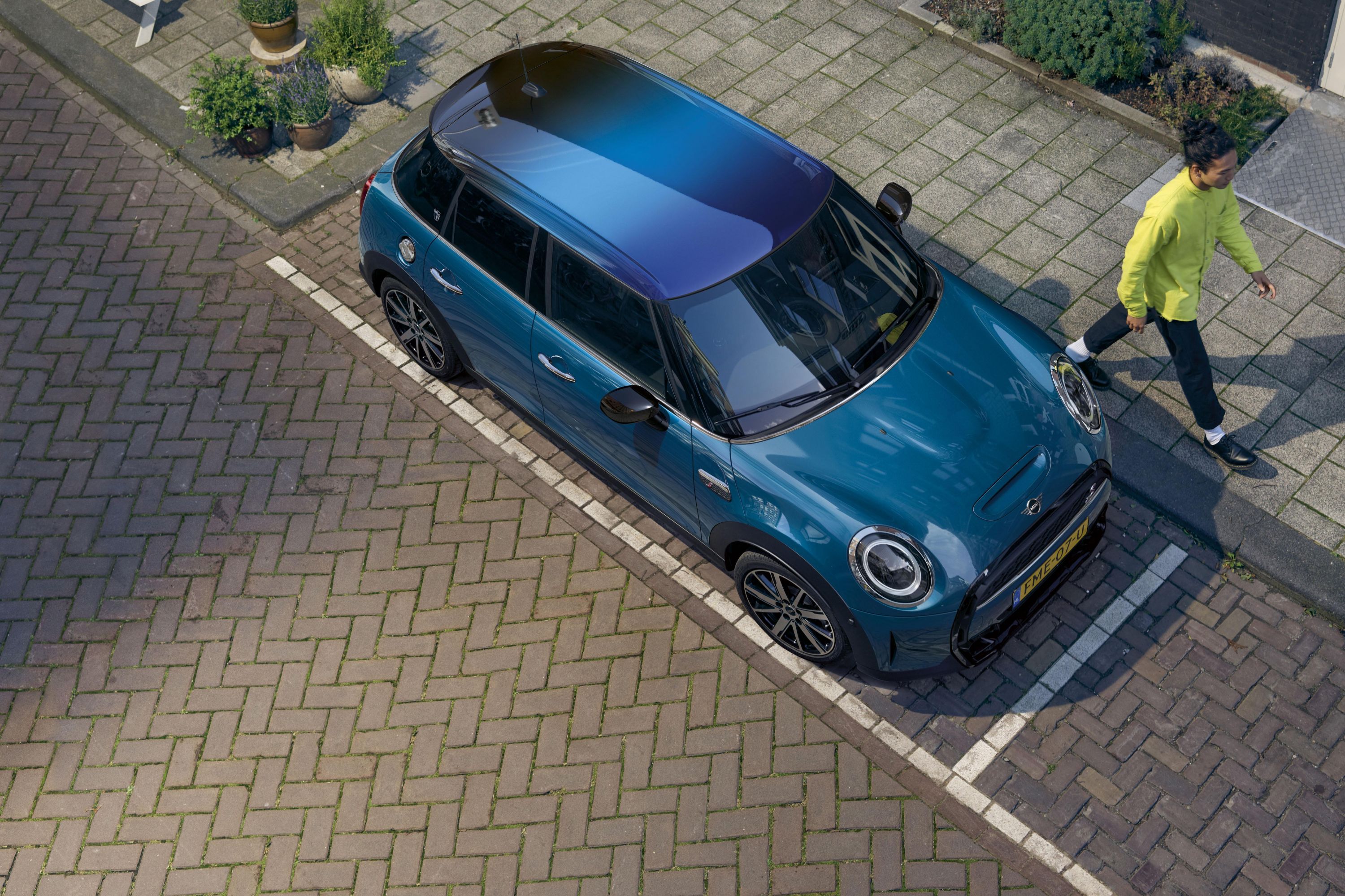 2022 Mini Cooper Gets Googly Eye Headlights And A Multi-Tone Roof
