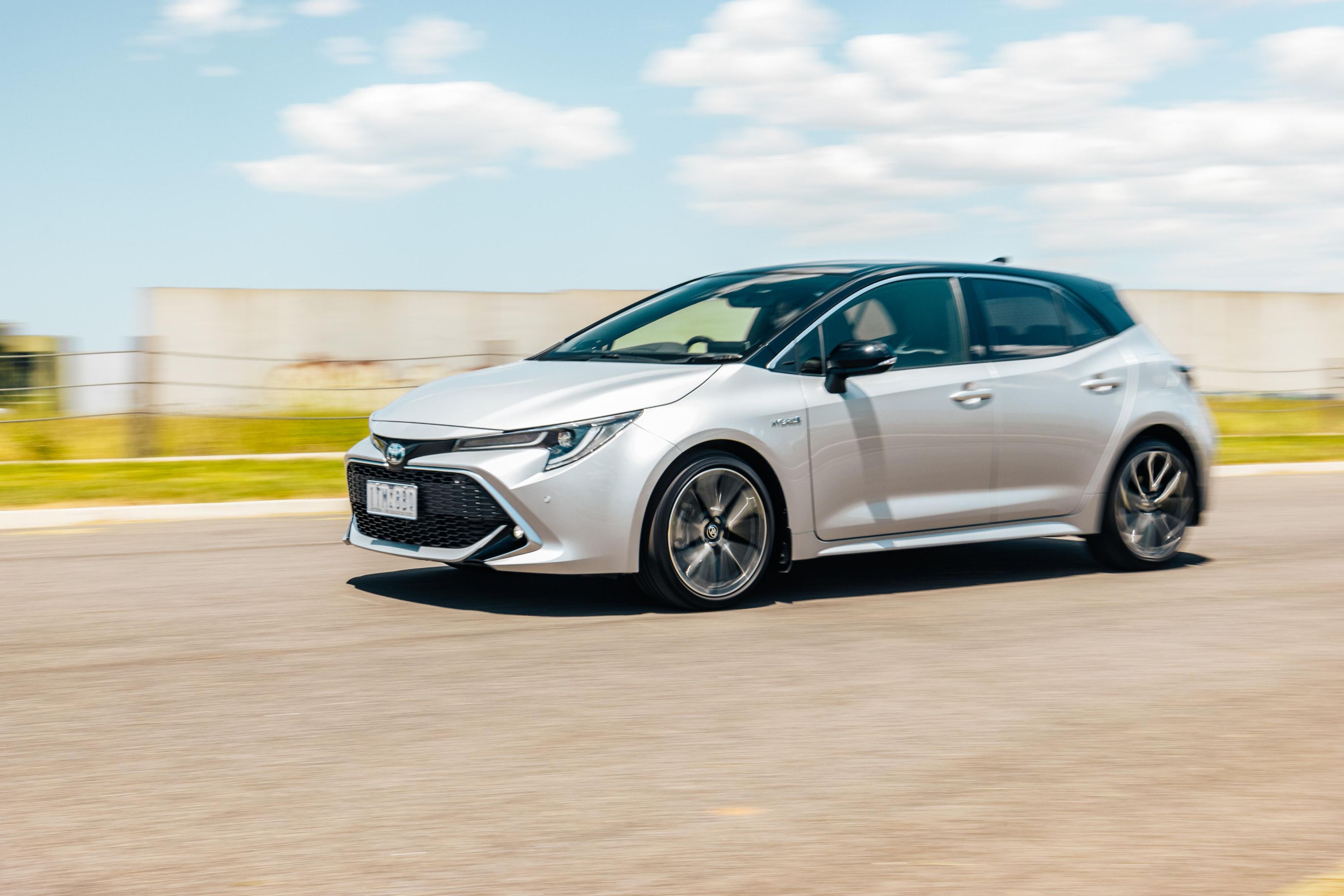 Toyota Auris Hybrid specs, lap times, performance data 