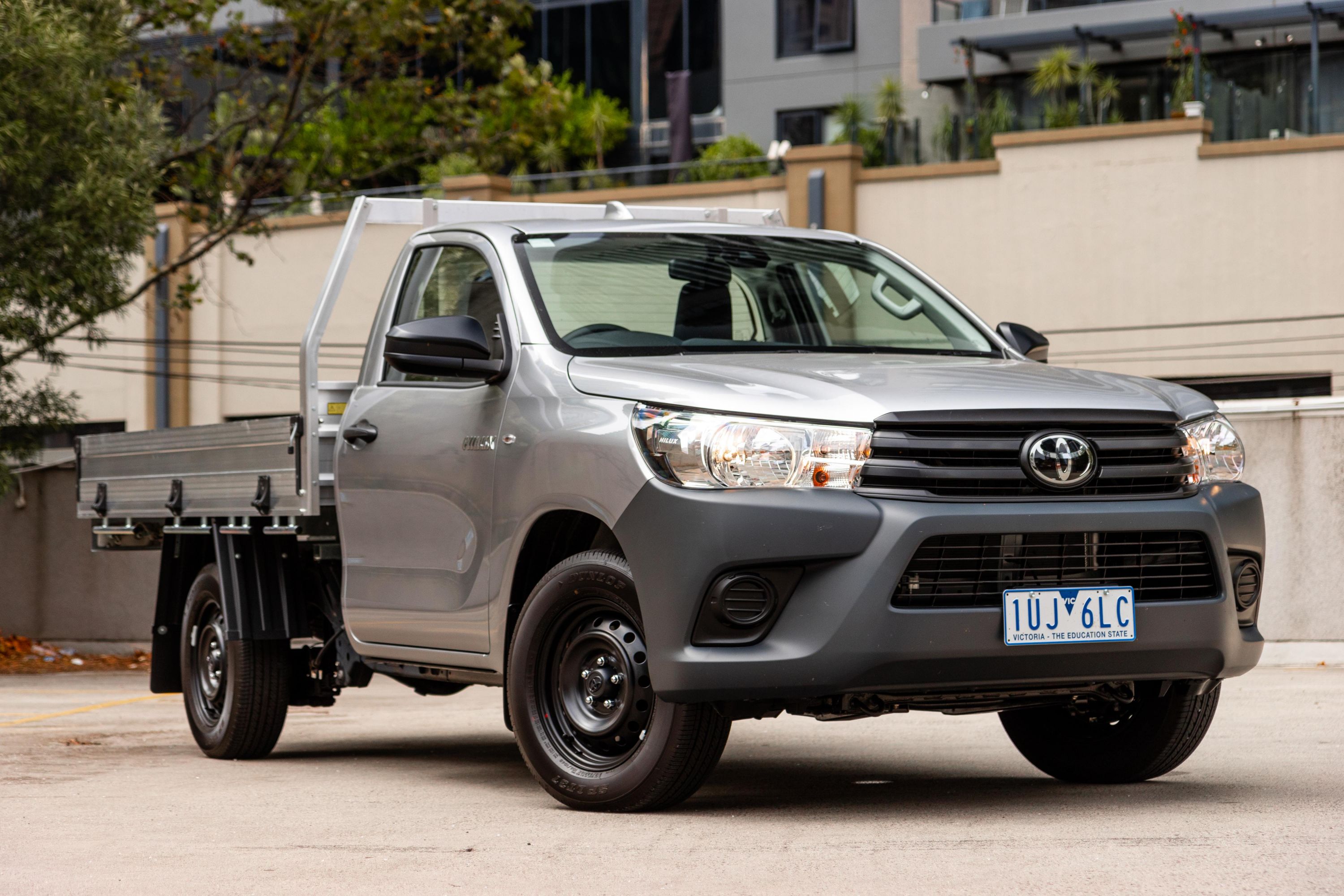 toyota hilux 4x4 4 door