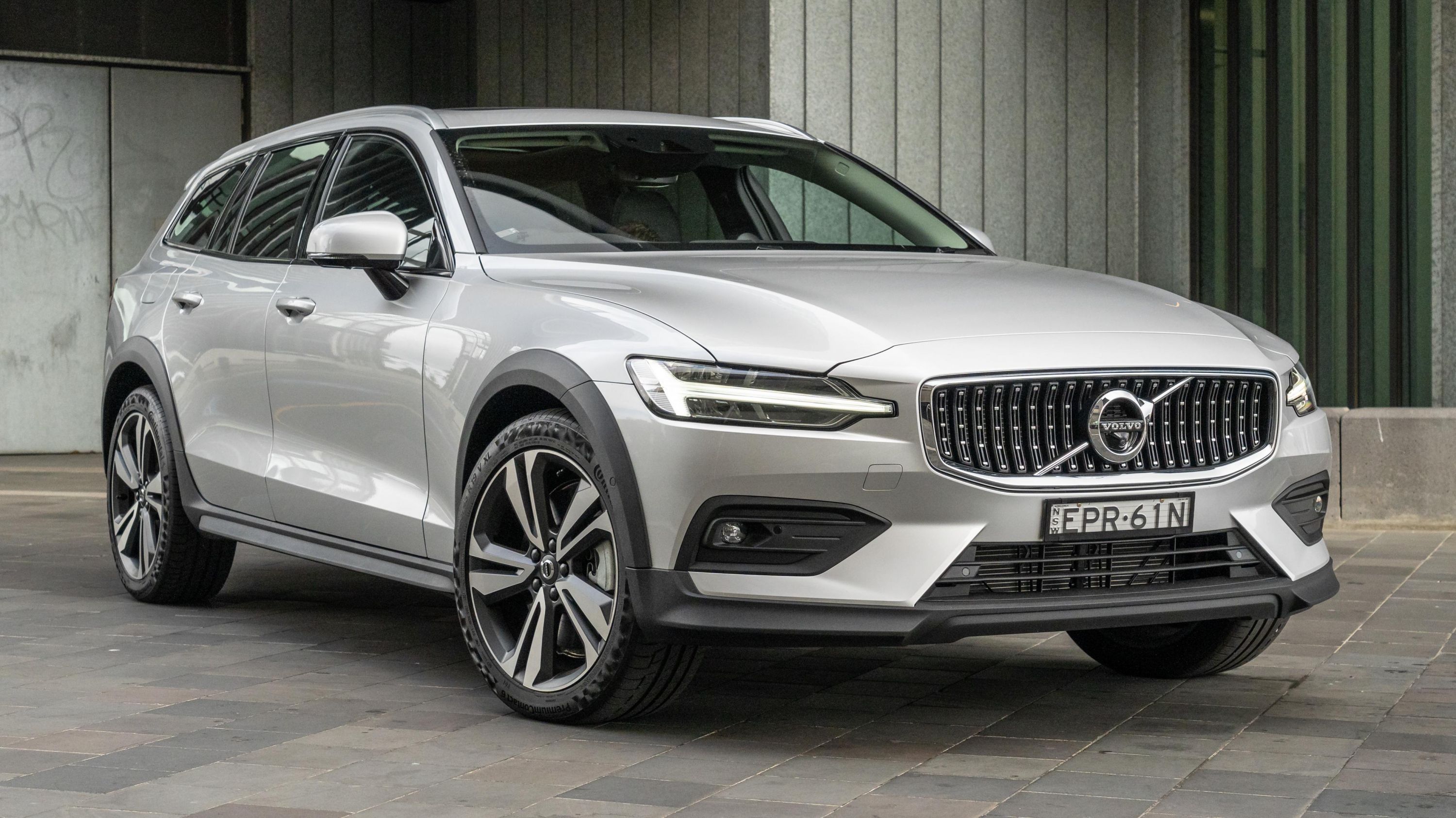 Volvo S60 or Volvo V60? Which is right for you?