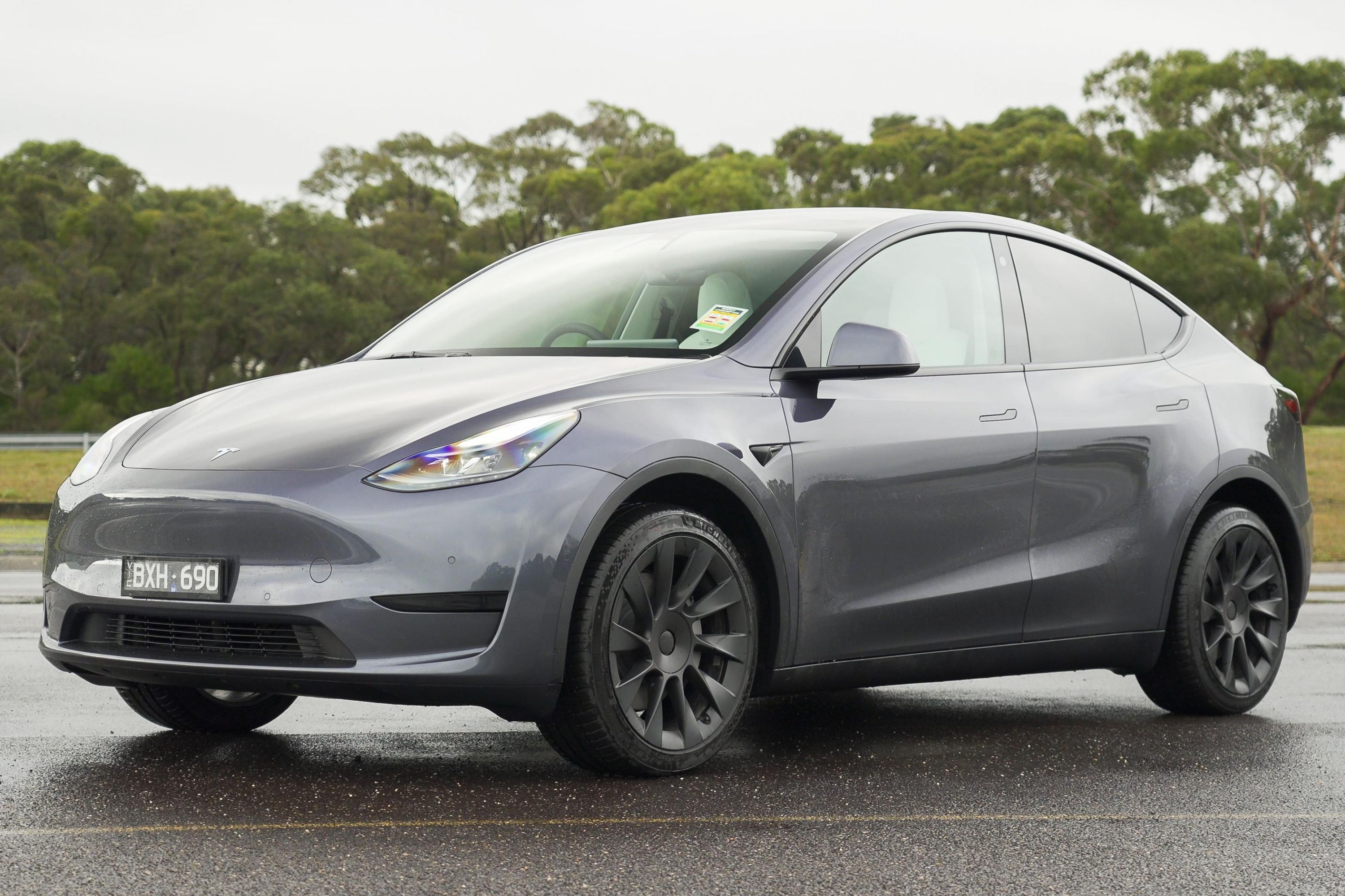 Tesla Model Y review // The benchmark but expensive? 